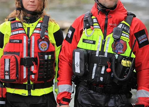 如何正确佩戴和调整气胀式救生衣？